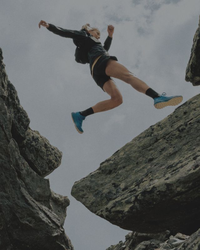 The Best Women's Waterproof Running Jacket | Arc'teryx 美国