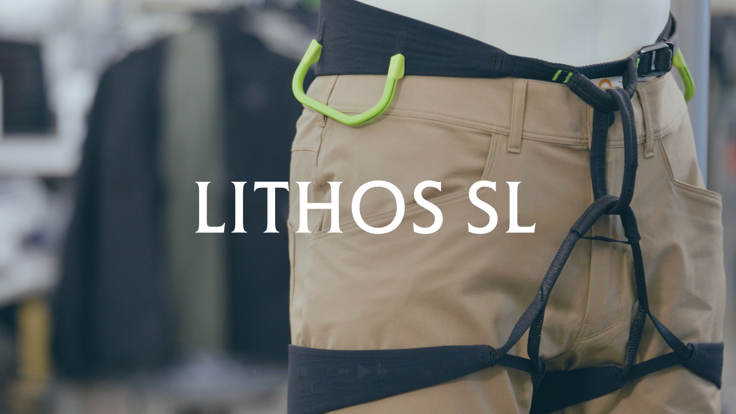 Mannequin wearing tan pants and a black climbing harness with bright green gear loops. Text "LITHOS SL" is overlaid on the image.