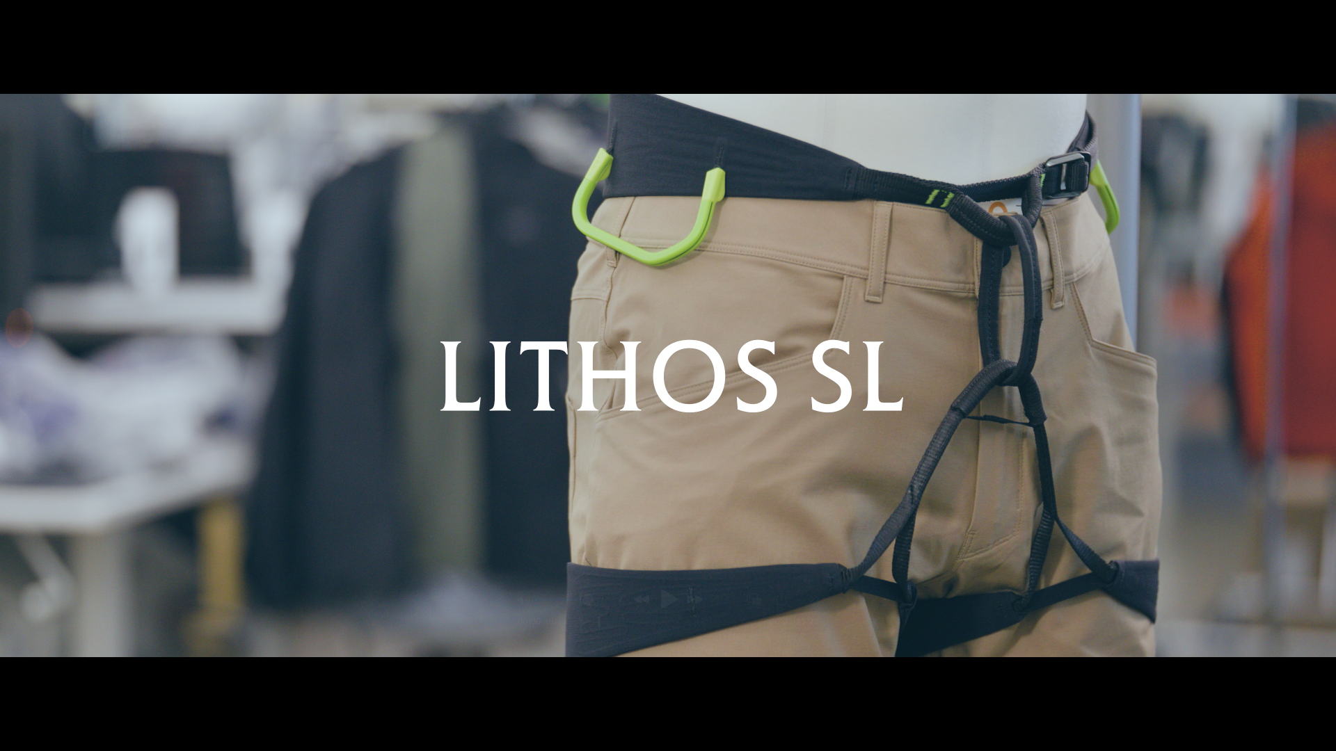 Mannequin wearing tan pants and a black climbing harness with bright green gear loops. Text "LITHOS SL" is overlaid on the image.