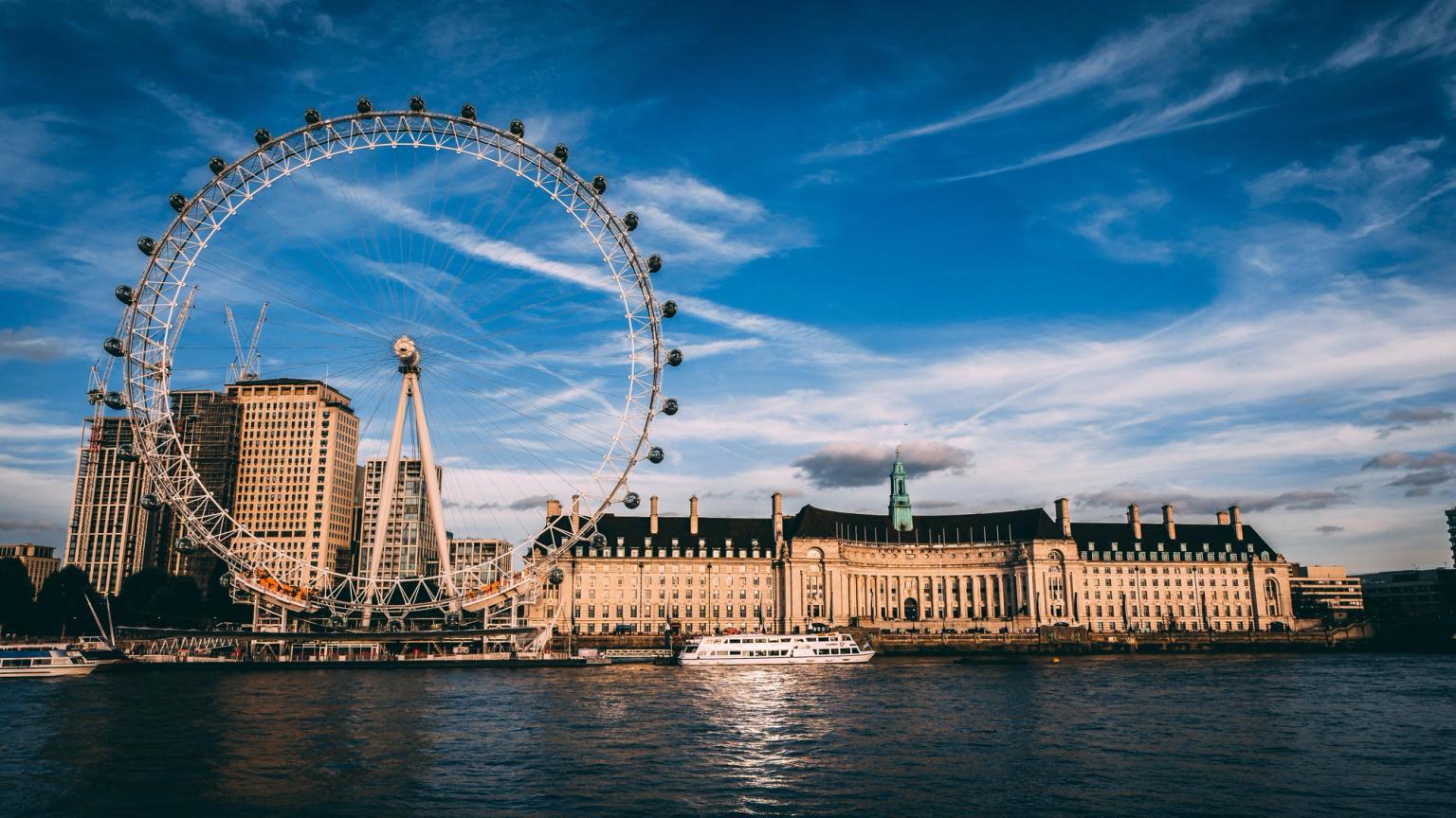 london eye er et pariserhjul i london.