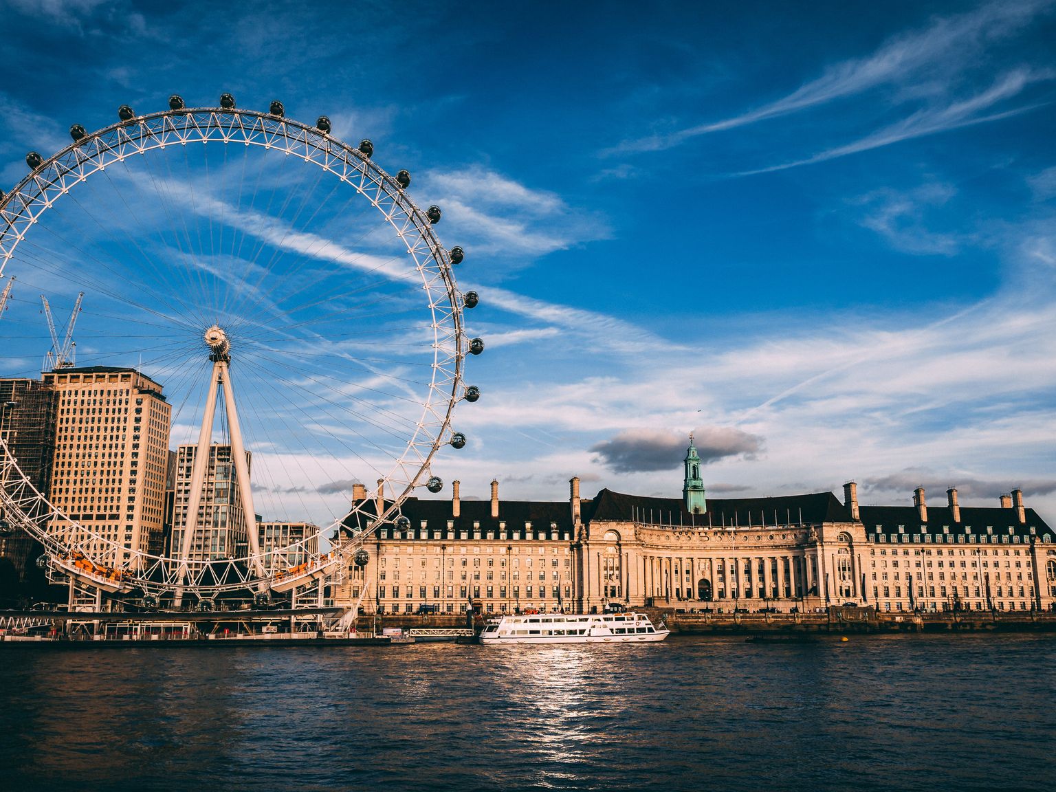 london eye er et pariserhjul i london.