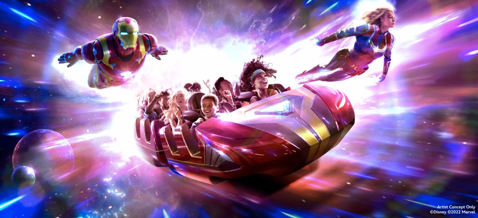 en grupp människor åker berg-och dalbana med järnman och kapten marvel