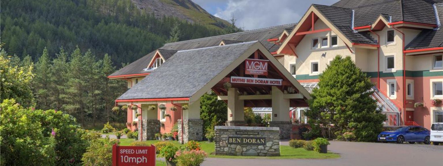 en stor bygning med en fartsgrense på 10 mph