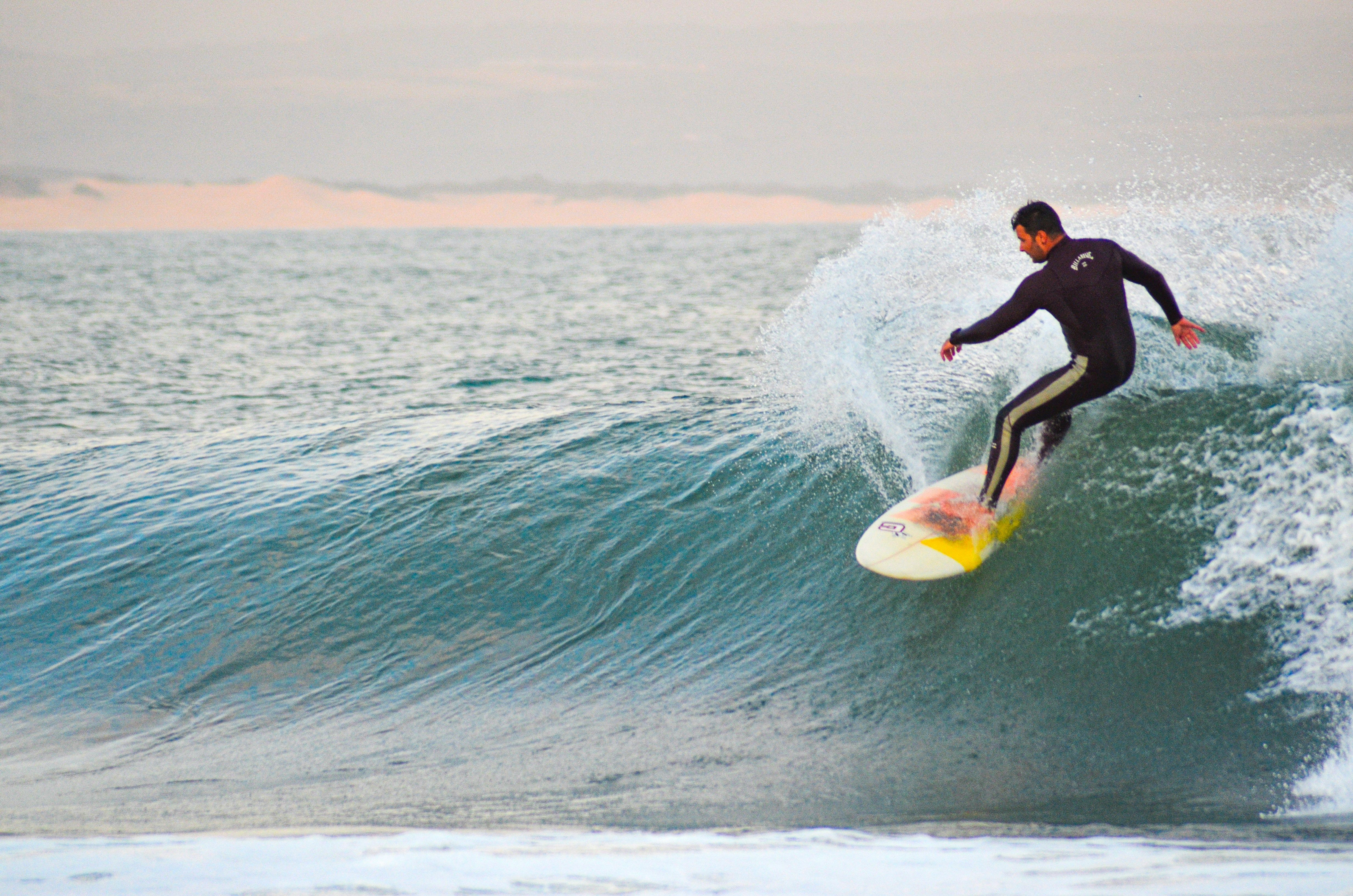 a man is riding a wave on a surfboard in the ocean.