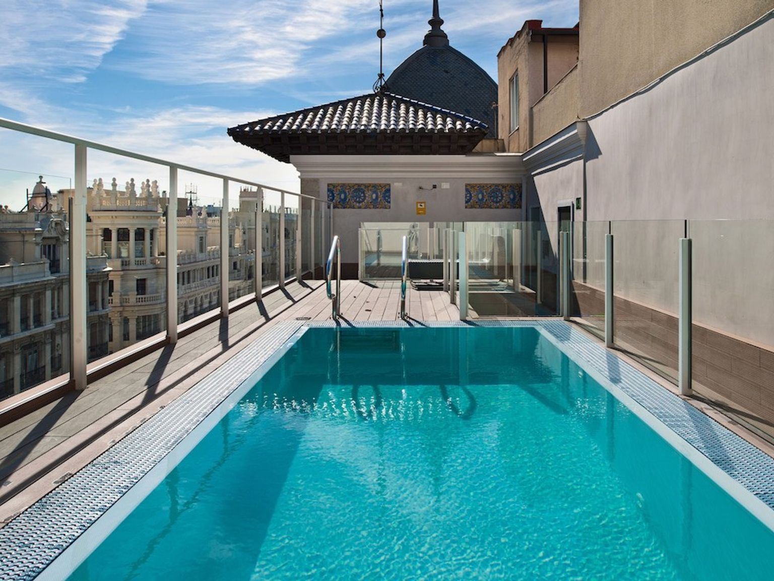 there is a large swimming pool on the roof of a building.