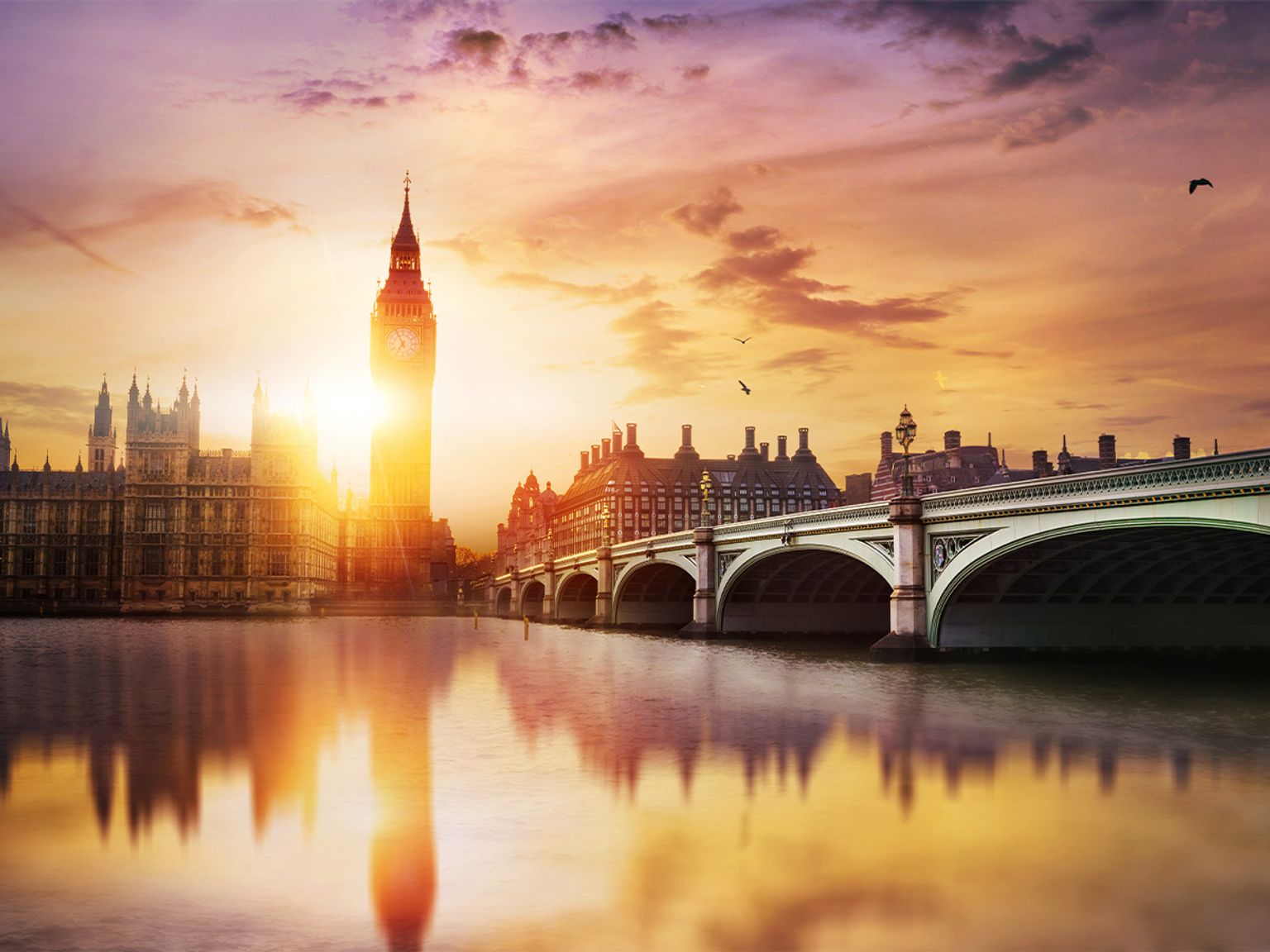 solen går ned over big ben og parlamentshusene i london