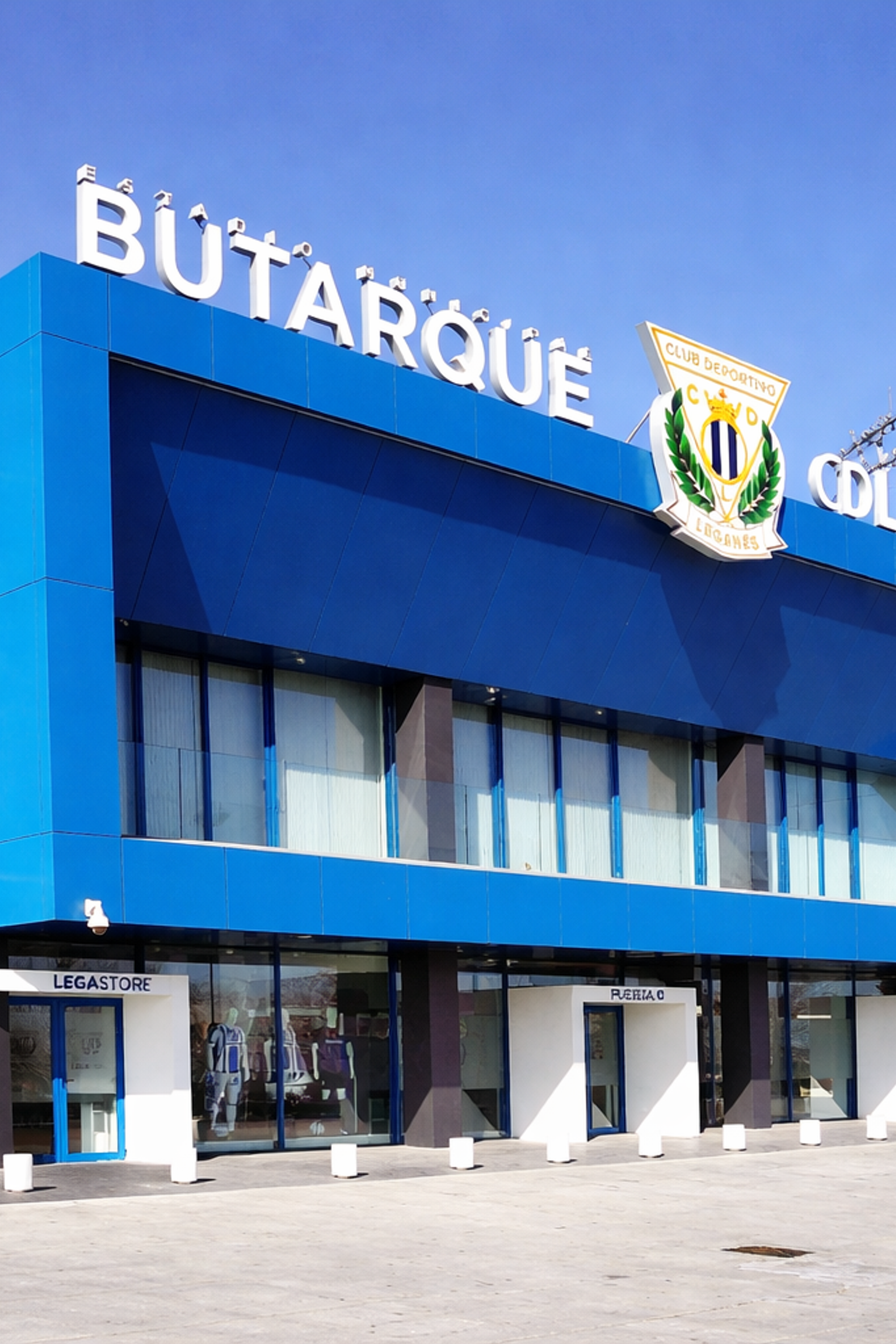 O exterior azul do estádio Butarque do CD Leganés.