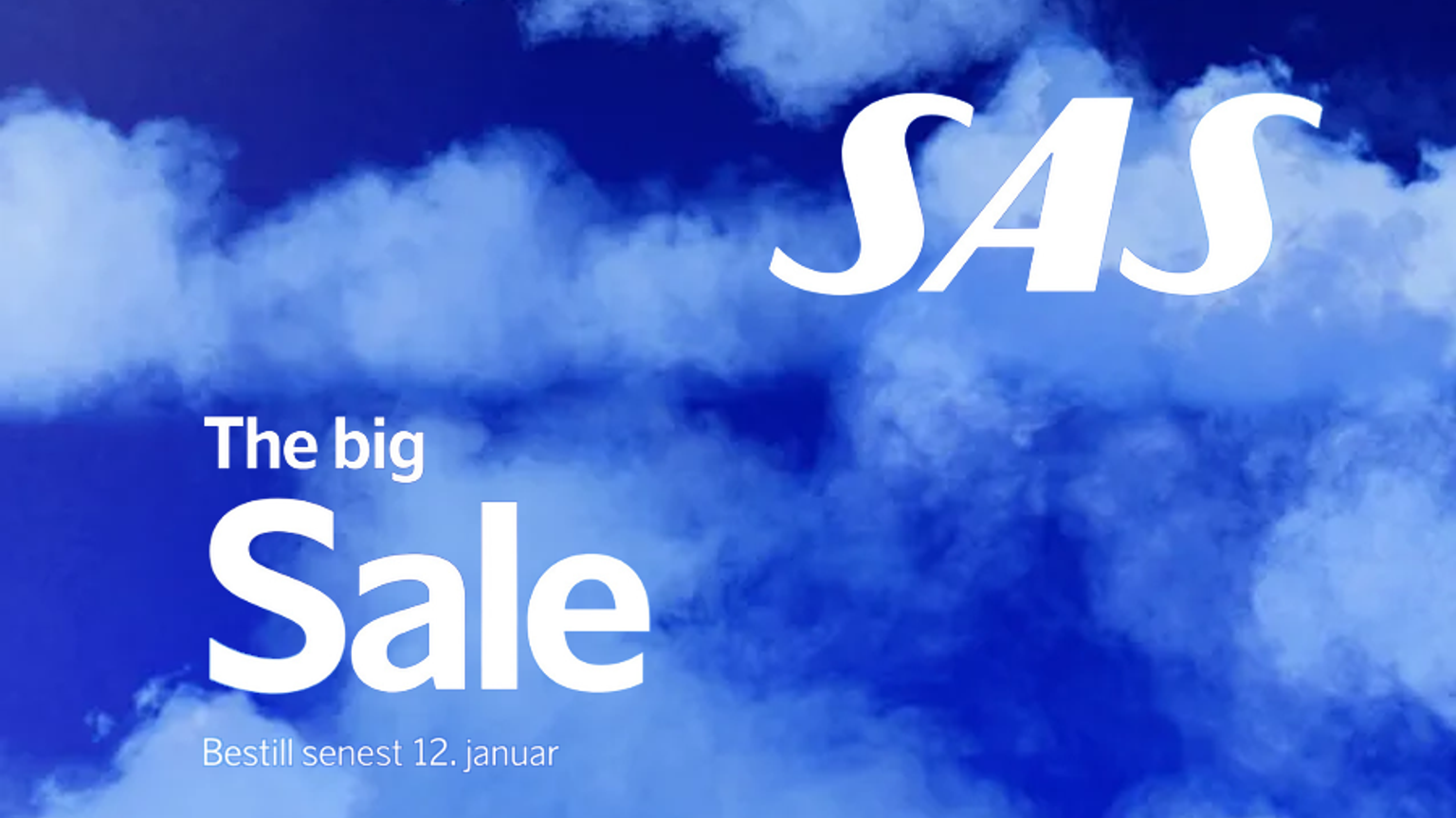 SAS 'Det store salget' på en blå himmel med skyer i bakgrunnen, med teksten 'Bestill senest 12. januar'.