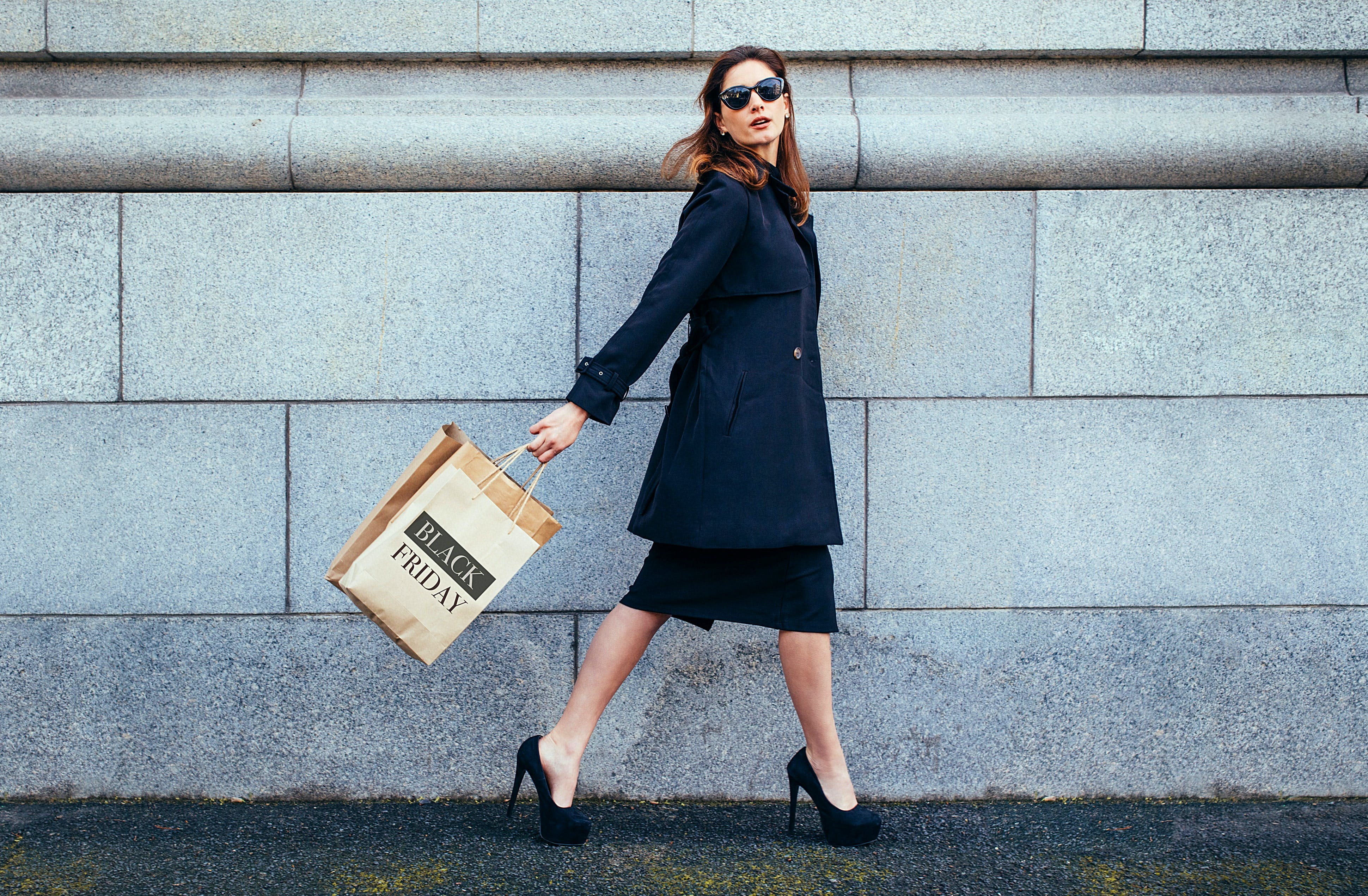 0cc0b1d0-612c-41af-9e81-207cc4f42fd1_black-friday-shopper