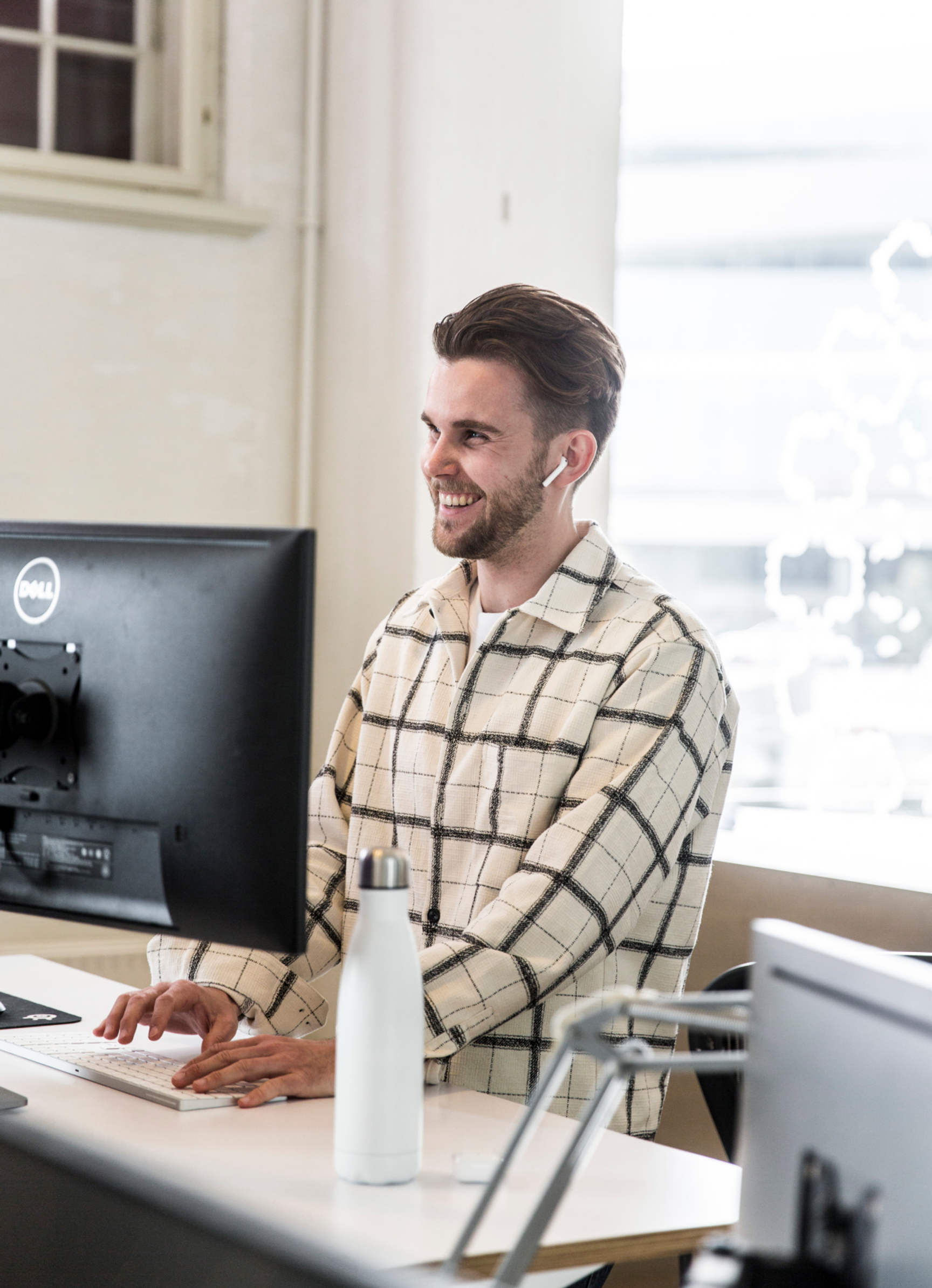 Lunar_App_Mint_woman_Spend (DA)_Lowres 3