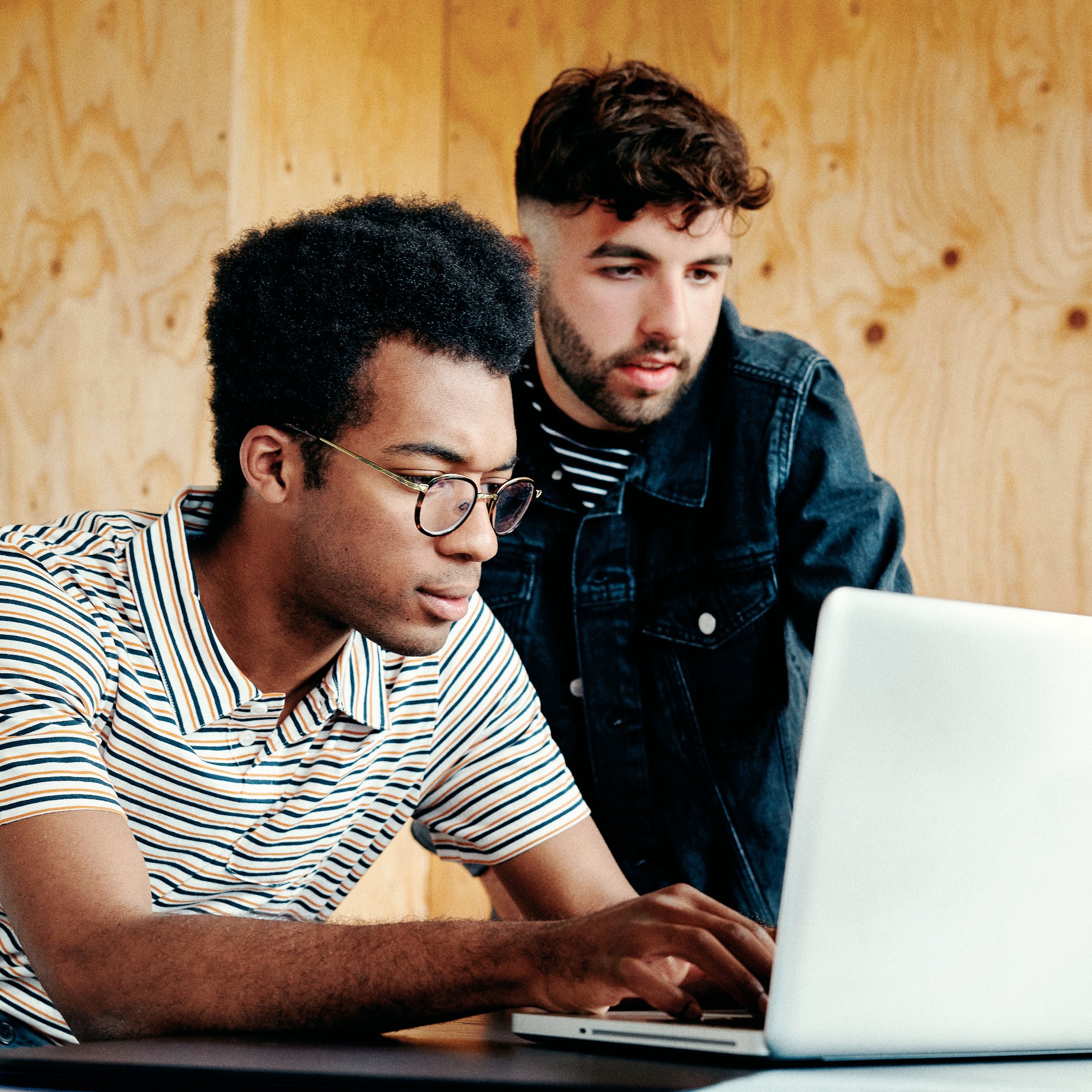 Stocksy_txp1c56b42eXhl300_Large_2095991_retouched_sRGB