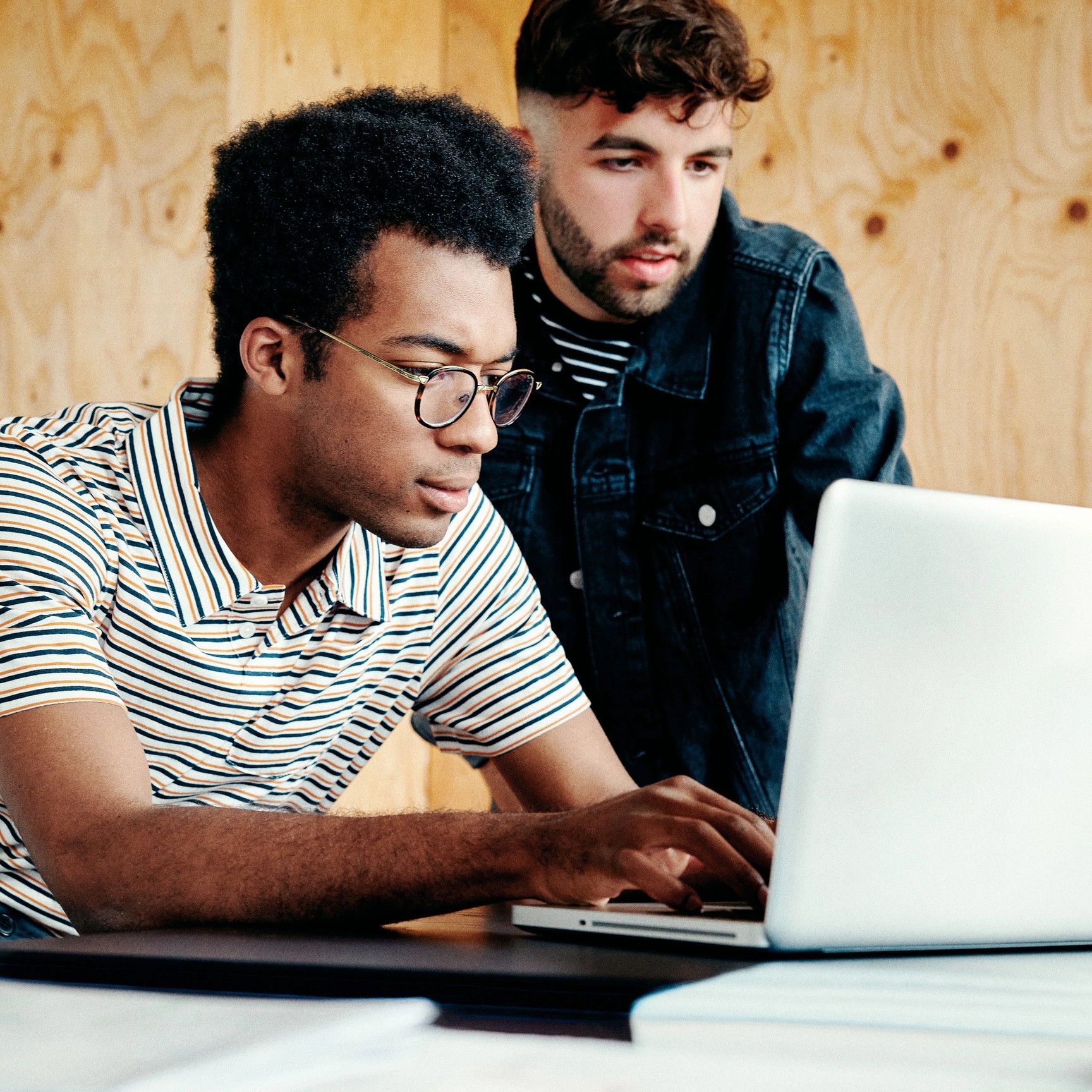 Stocksy_txp1c56b42eXhl300_Large_2095991_retouched_sRGB