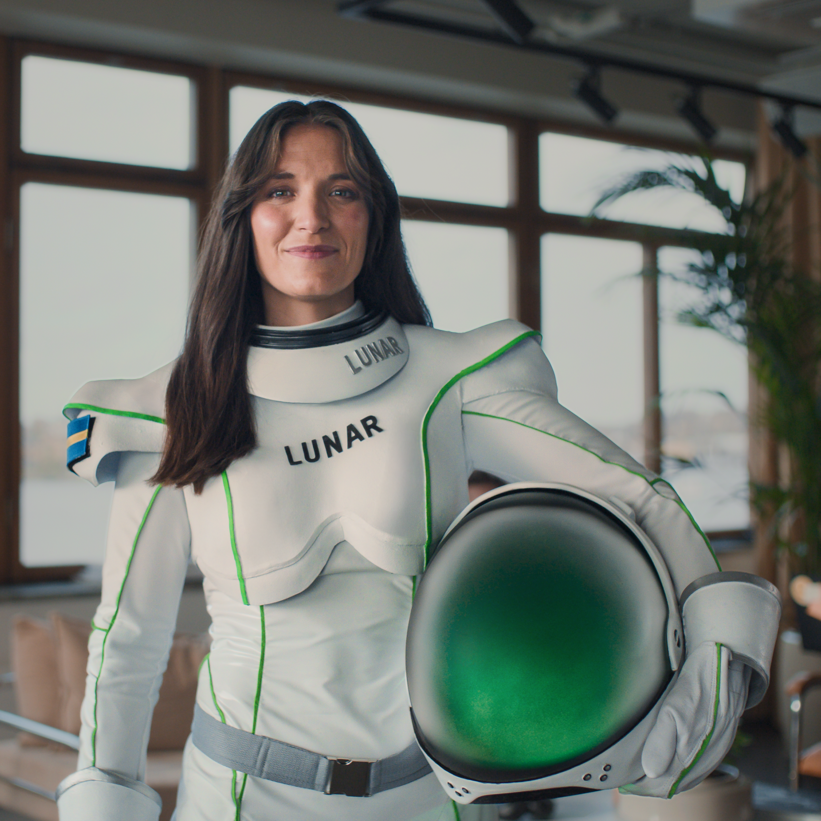 Hero Image + Notification (1)