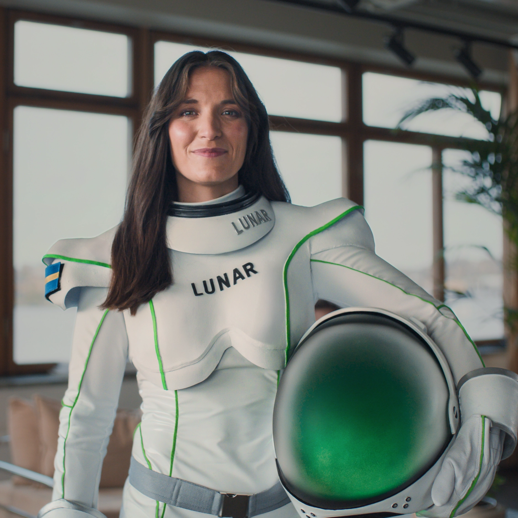 Hero Image + Notification (1)