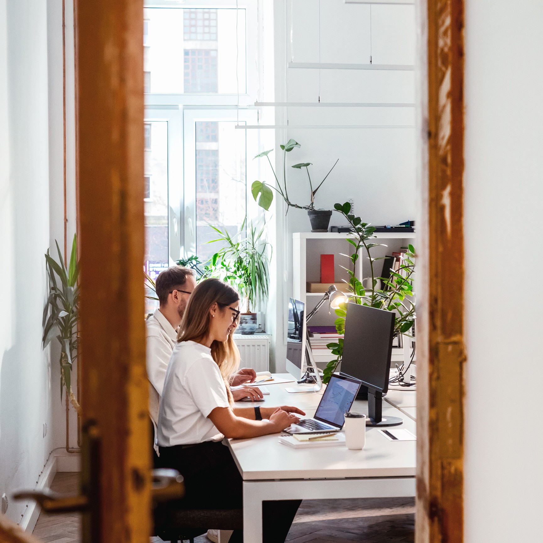 Stocksy_txp5a3f8db8wIk300_Large_5294358_retouched