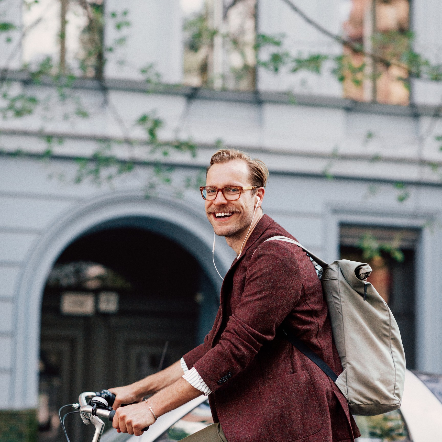 Stocksy_txp5a3f8db8wIk300_Large_4716478_retouched