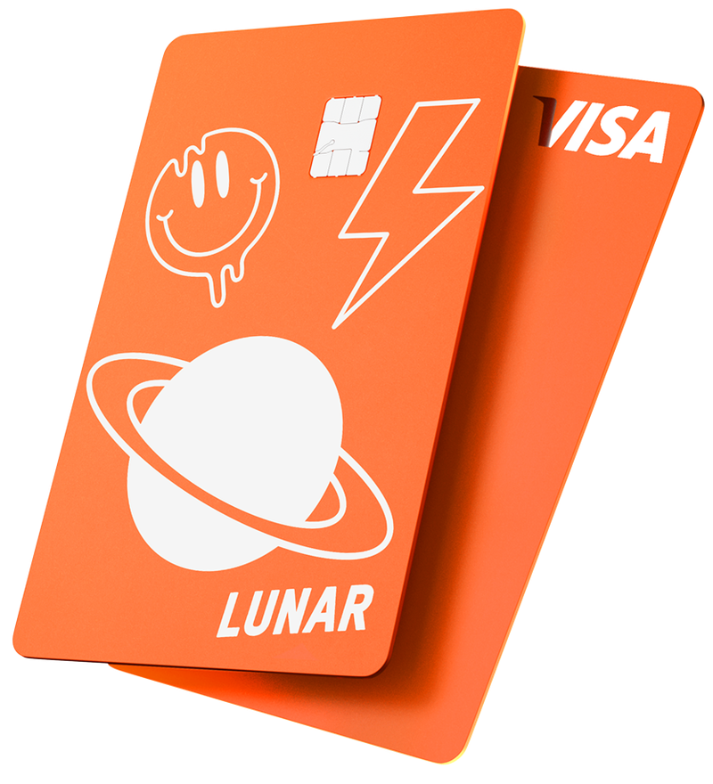 Två orangea Lunar Visa-kort, där det översta kortet är dekorerat med lekfulla vita ikoner av en smältande smiley, en blixt och en planet.