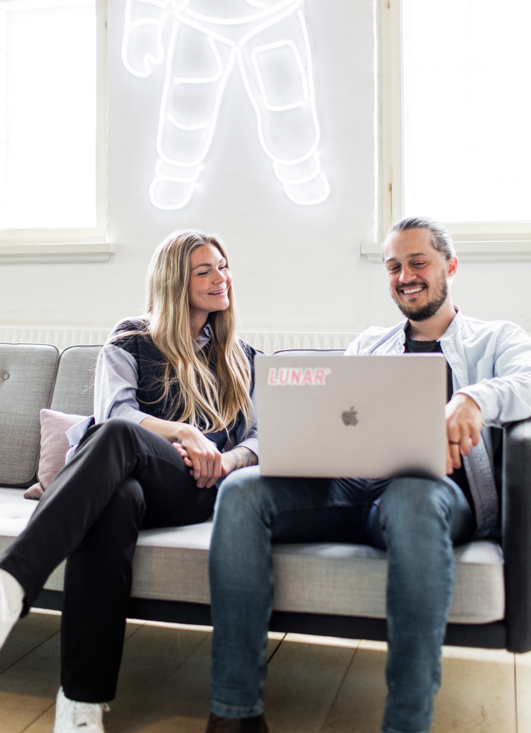 Lunar_App_Mint_woman_Spend (DA)_Lowres 5