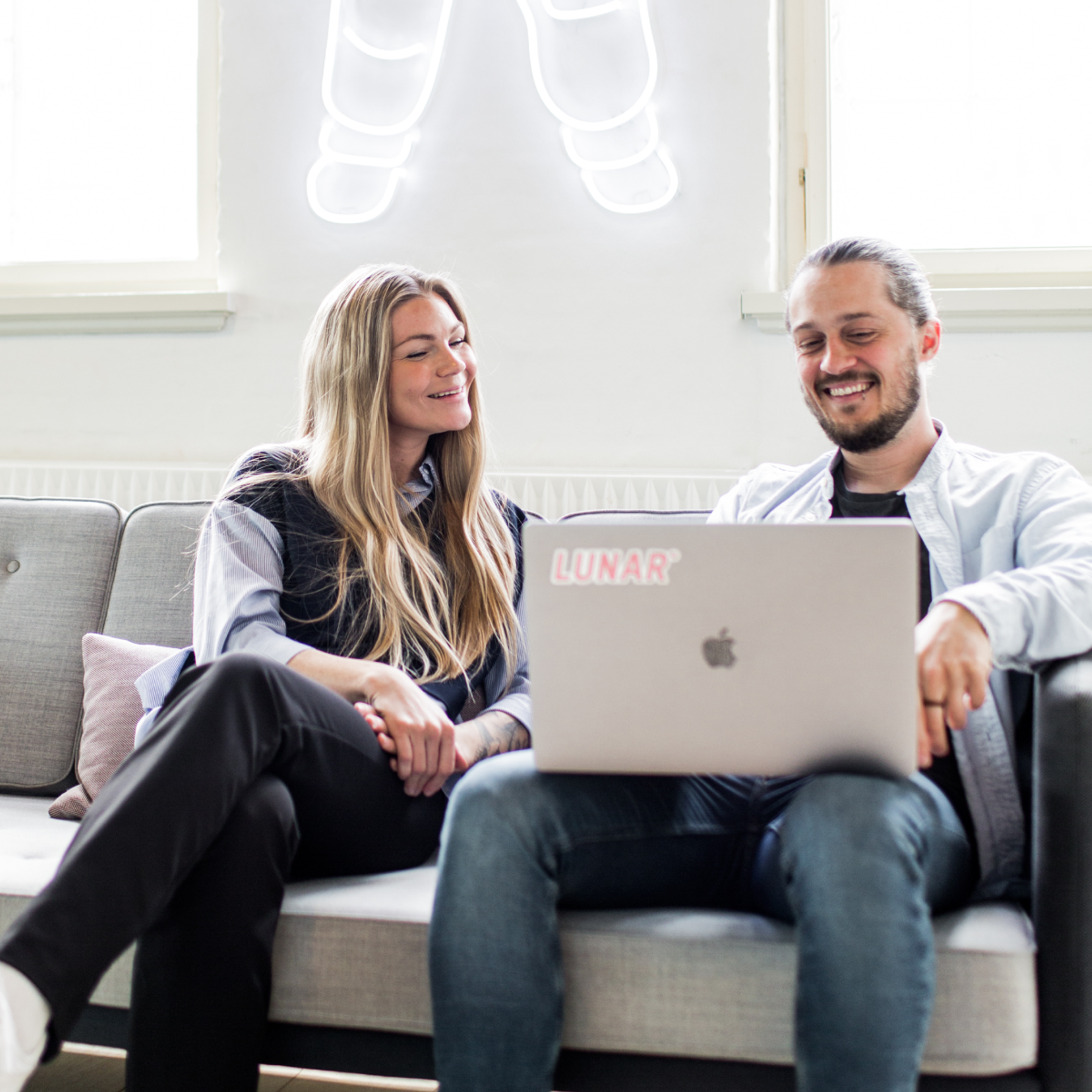 Lunar_App_Mint_woman_Spend (DA)_Lowres 5