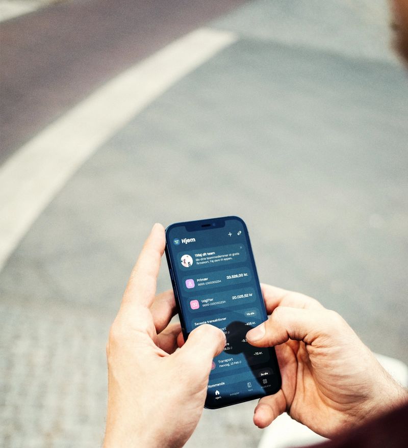 Stocksy_txp1c56b42eXhl300_Large_4720780_retouched_sRGB