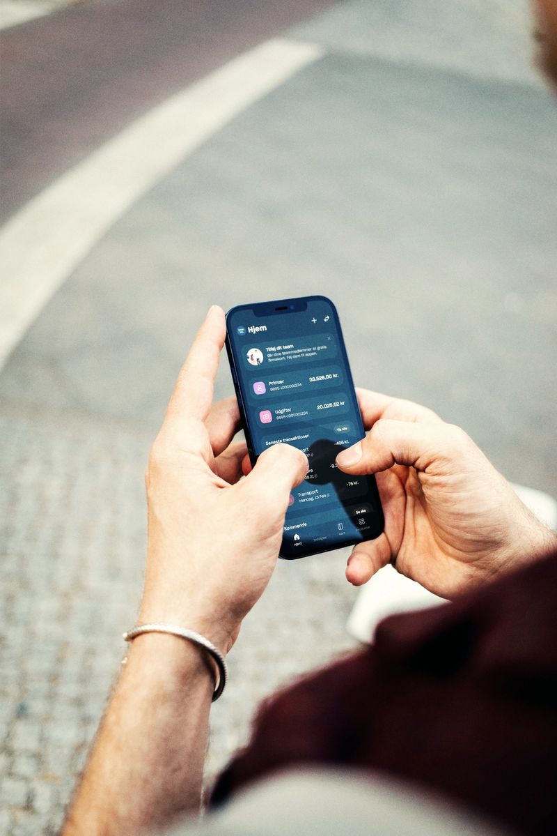 Stocksy_txp1c56b42eXhl300_Large_4720780_retouched_sRGB