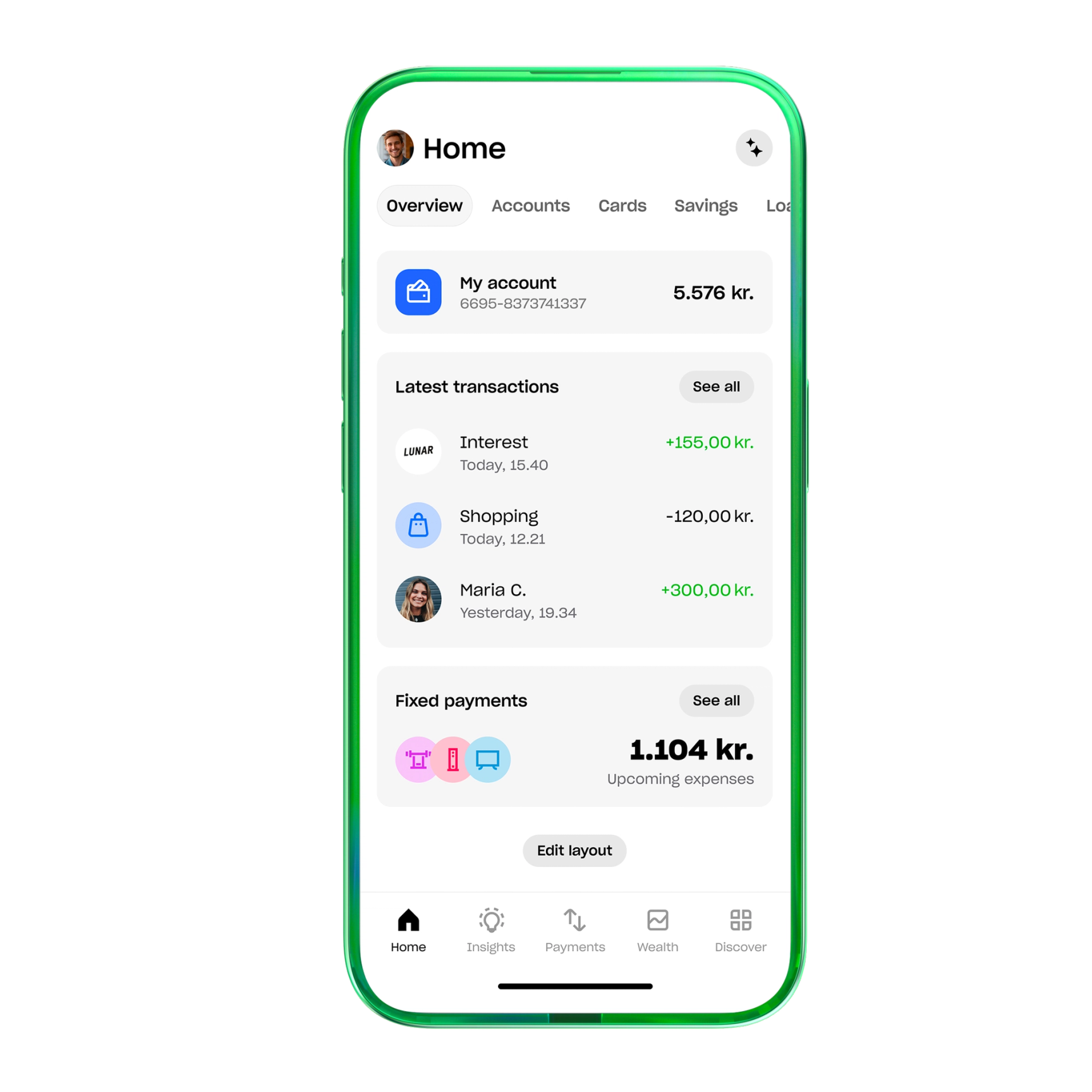 Skærmbillede af en mobilbanks "Home"-startskærm på engelsk. Den viser en kontosaldo, en liste over de seneste transaktioner, herunder en rentebetaling, og en oversigt over kommende faste betalinger.