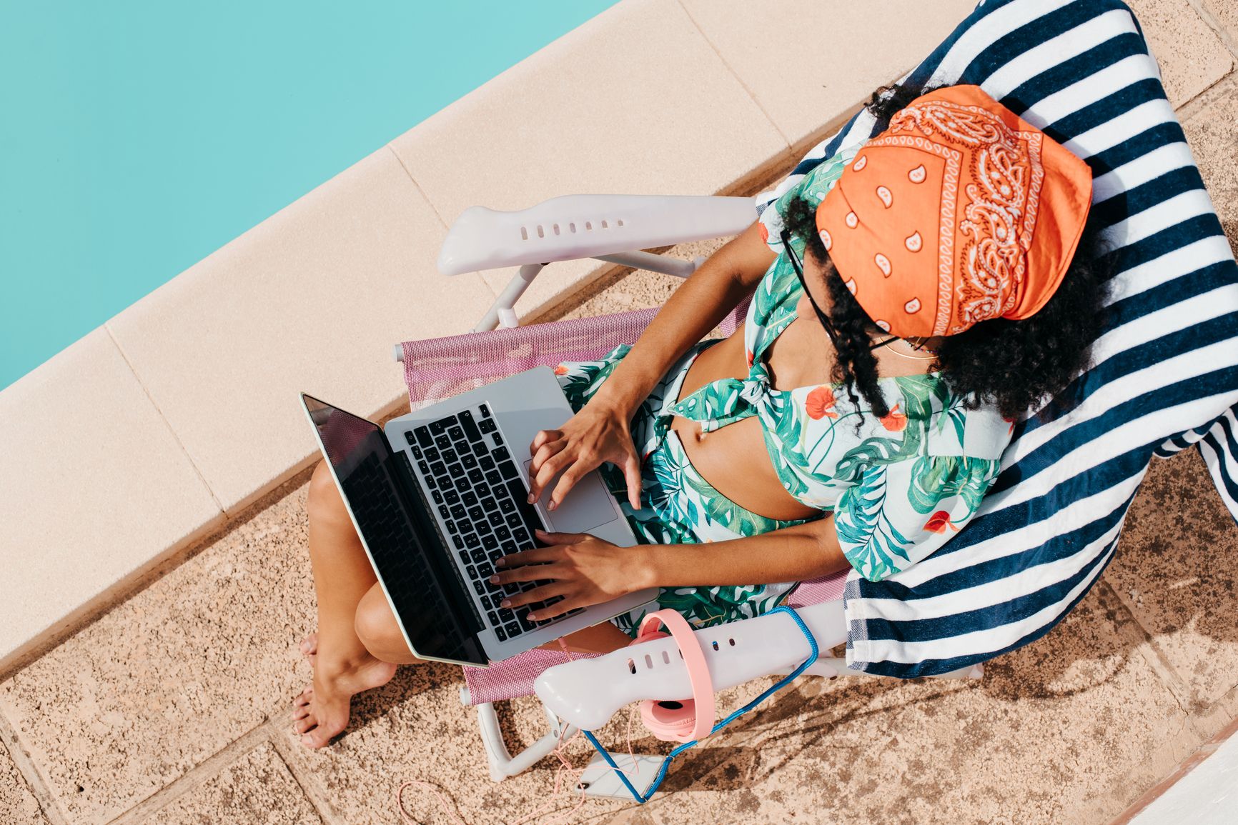 Stocksy_txp3753bc43FEj300_Medium_4968892