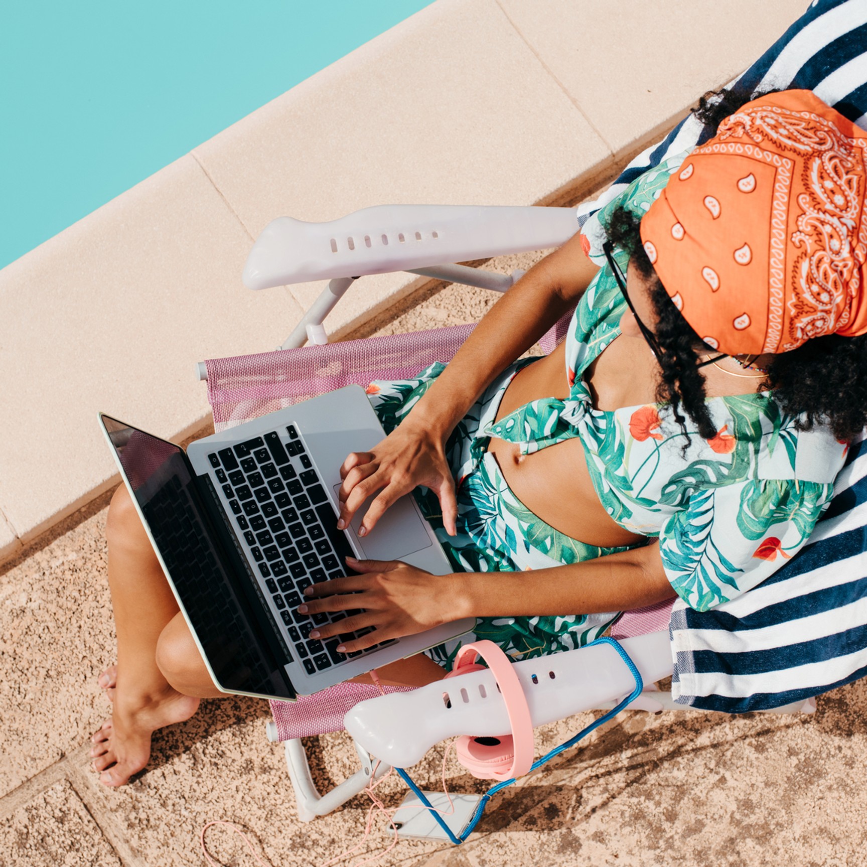 Stocksy_txp3753bc43FEj300_Medium_4968892