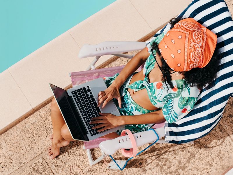 Stocksy_txp3753bc43FEj300_Medium_4968892