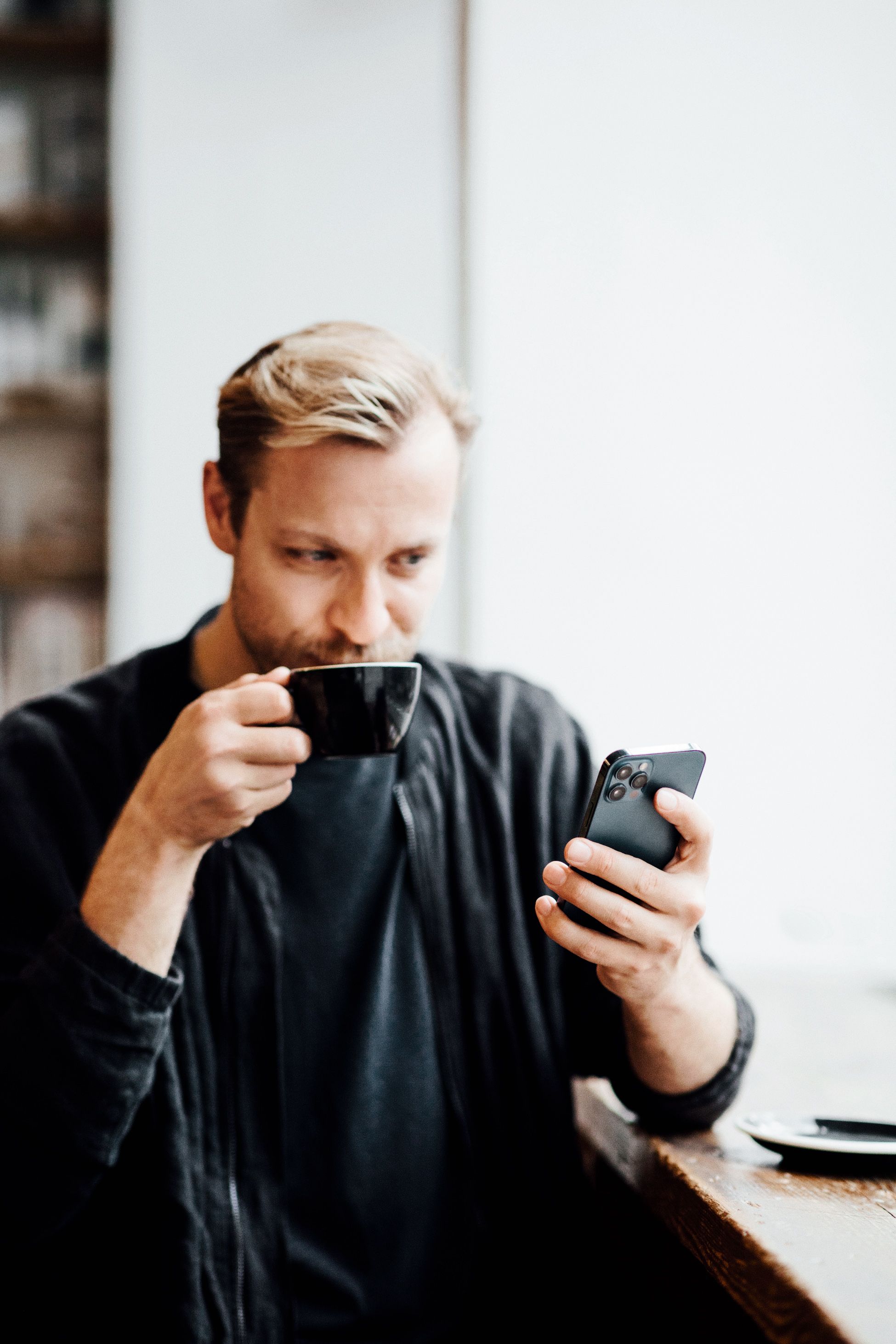 Stocksy_txp5a3f8db8wIk300_Large_4699869_retouched