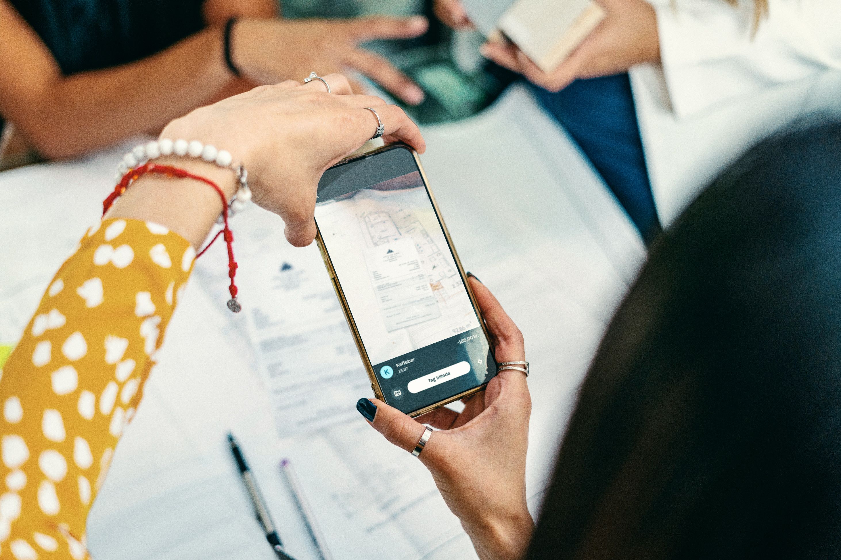 Stocksy_txp1c56b42eXhl300_Large_5228406_retouched_sRGB