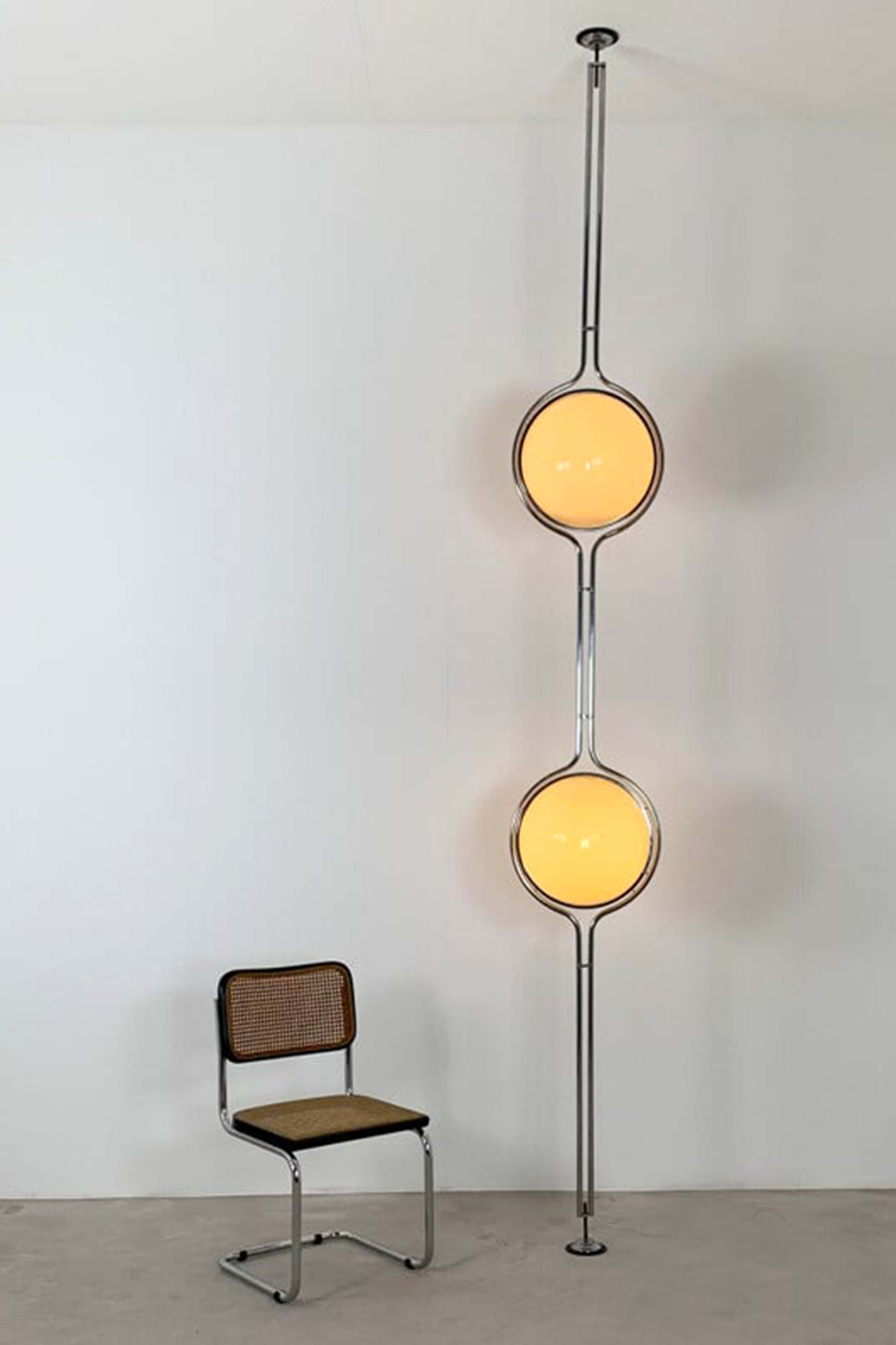 Floor to Ceiling Lamp