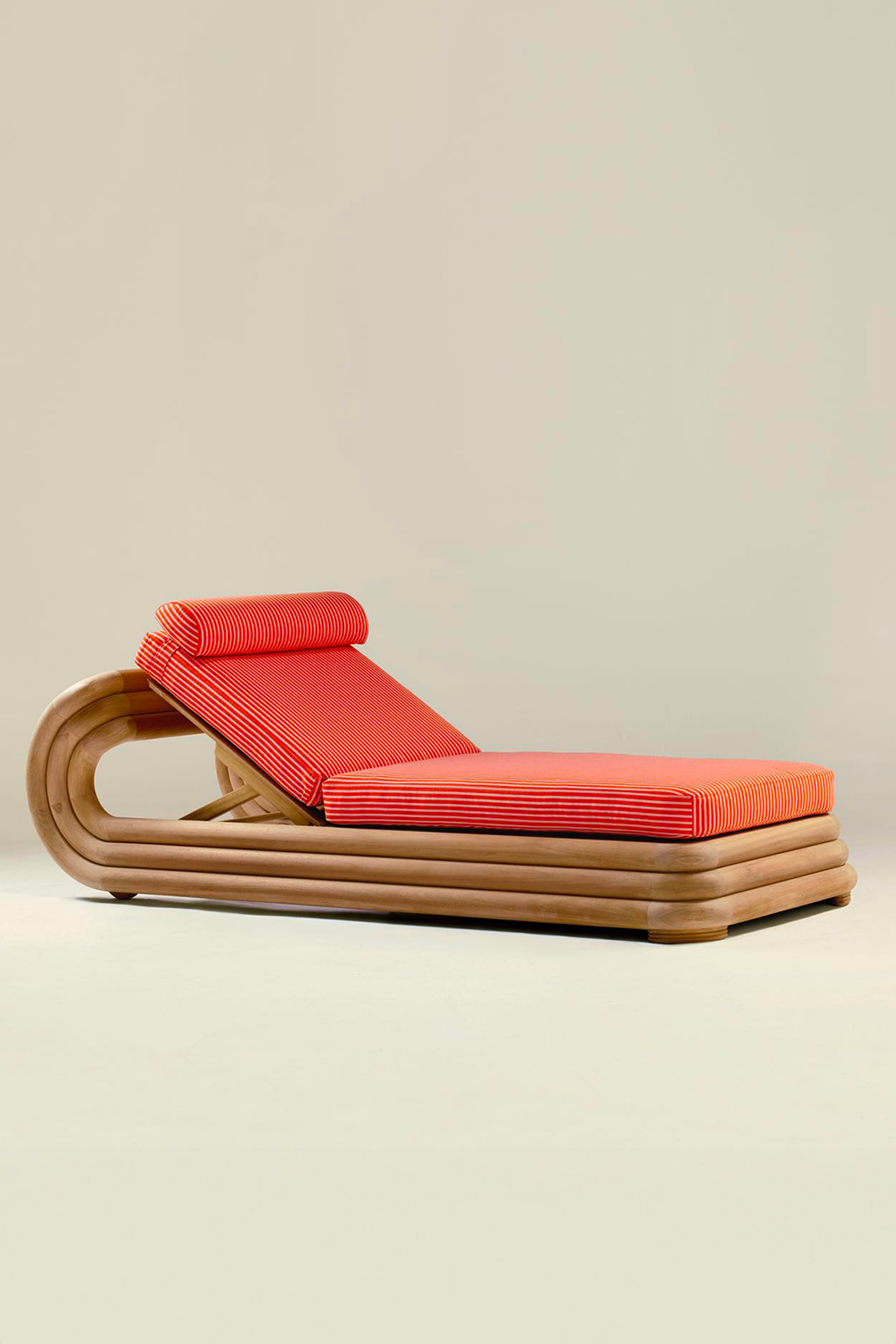 Sun-Lounger by Son Tanani