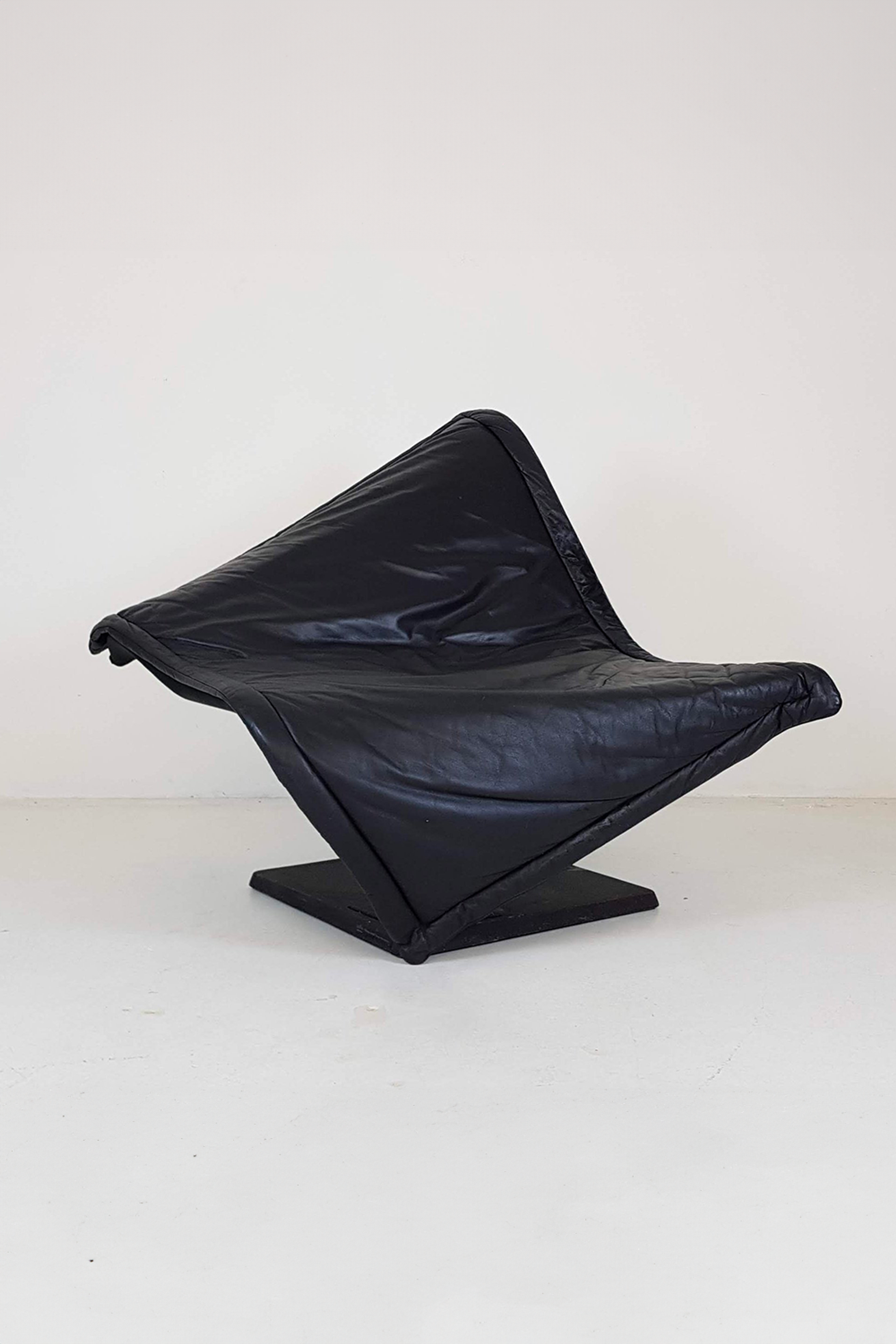 Flying Carpet Chair by Simon Desanta