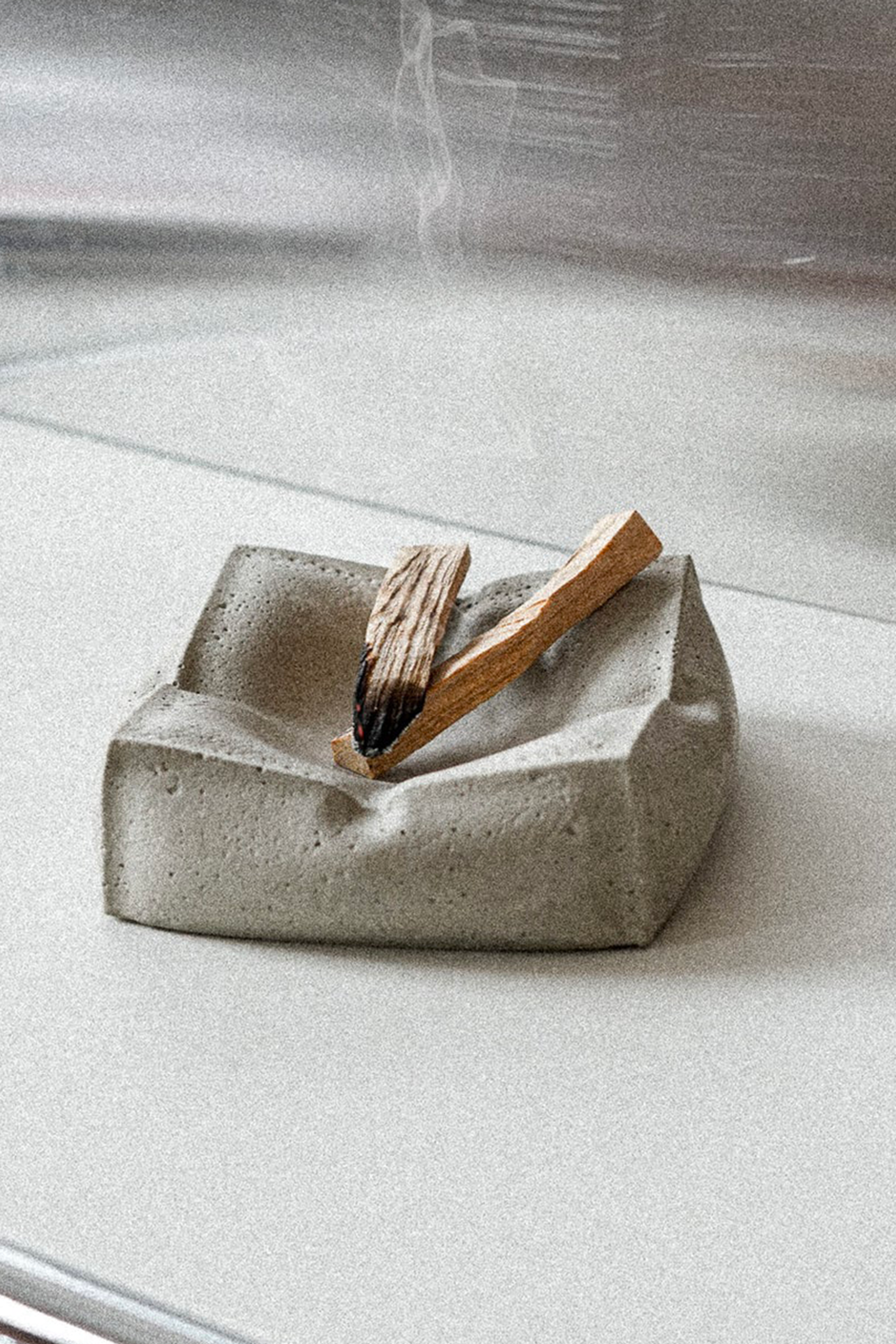 Concrete Pillow Tray