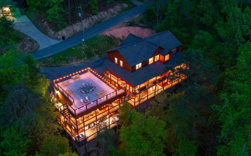 Where to Stay Near The Trillium Venue: Best Wedding Accommodations in the Smoky Mountains.