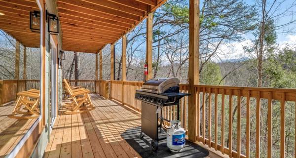 Private Deck w_ Outdoor Grill
