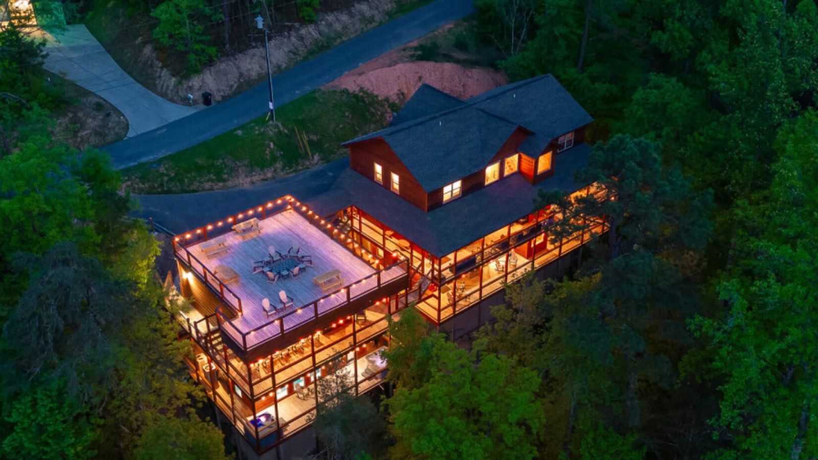 Where to Stay Near The Trillium Venue: Best Wedding Accommodations in the Smoky Mountains.