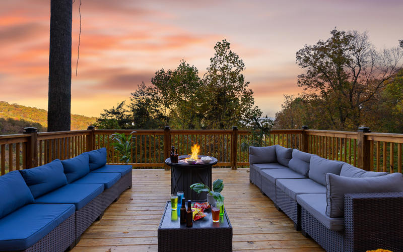 Gatlinburg or Pigeon Forge? How to Choose the Right Smoky Mountain Stay