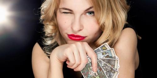 What is the Difference Between a Psychic and a Tarot Card Reader?