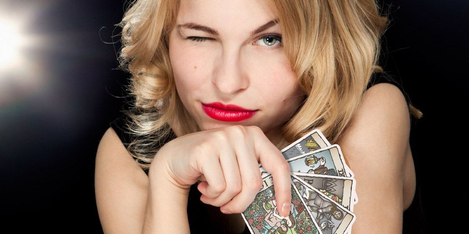What is the Difference Between a Psychic and a Tarot Card Reader?