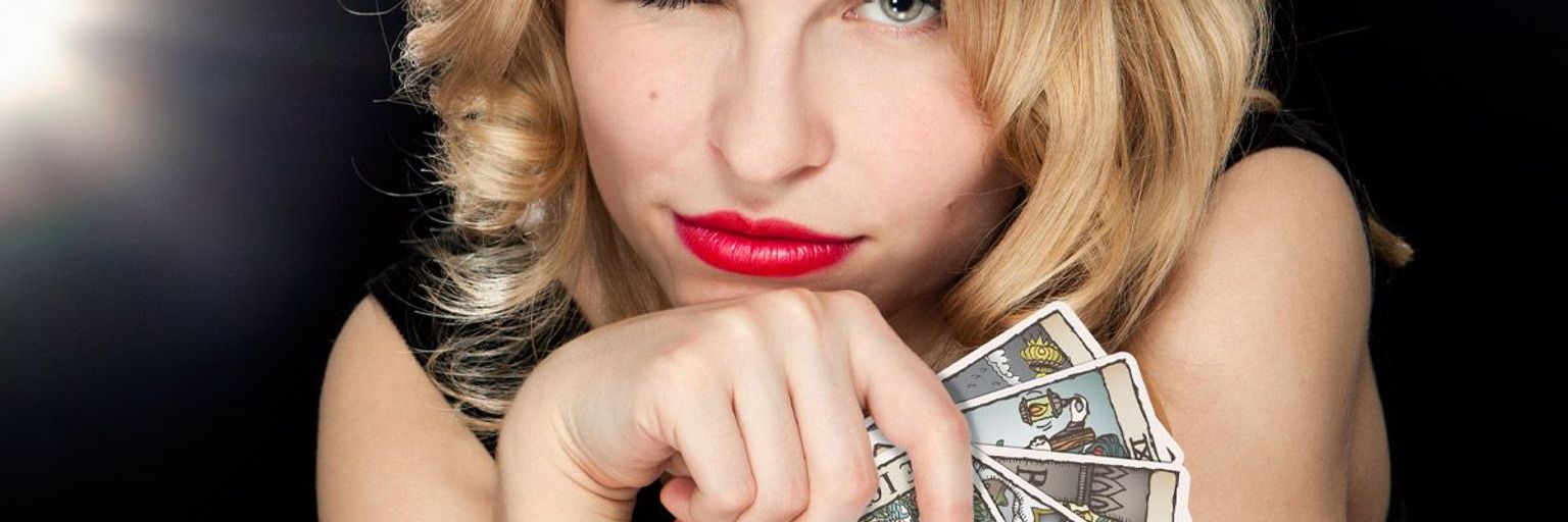 What is the Difference Between a Psychic and a Tarot Card Reader?