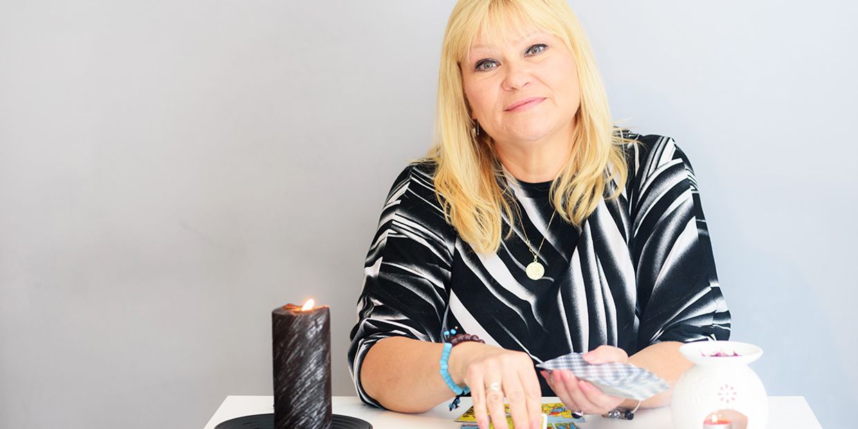 How to Find the Best Psychic Reading Online - A professional psychic, tarot card reader, reading the tarot cards.