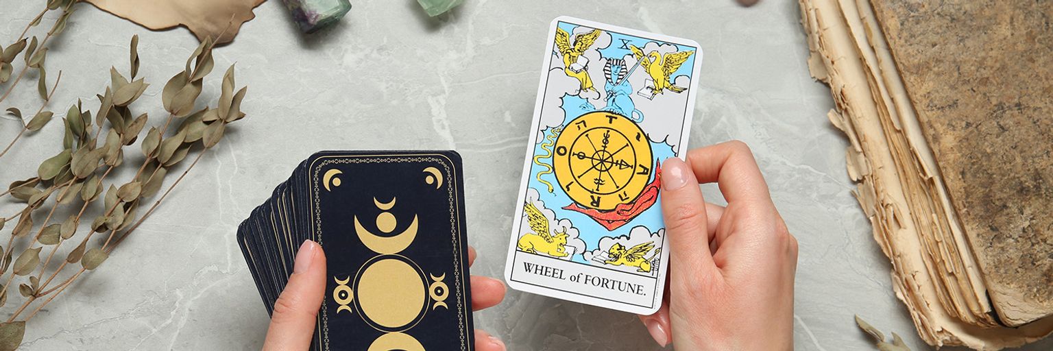 How Do Online Tarot Readings Work?