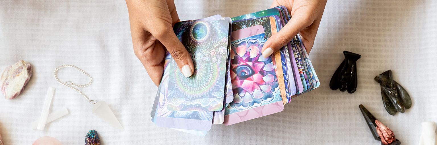 Oracle Cards vs Tarot
