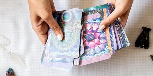 Oracle Cards vs Tarot