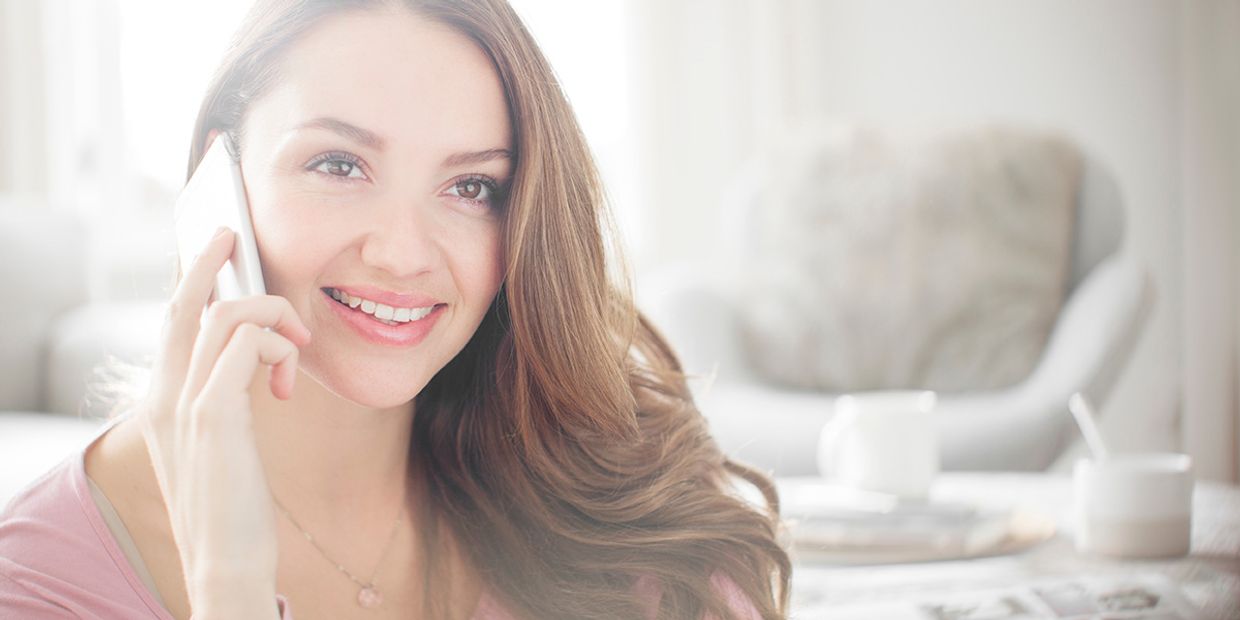 Cheap Clairvoyant Readings - A female Clairvoyant reader using her mobile phone.