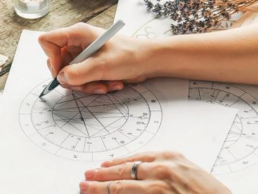 How to Read Your Birth Chart (Step-by-Step Natal Chart Guide)