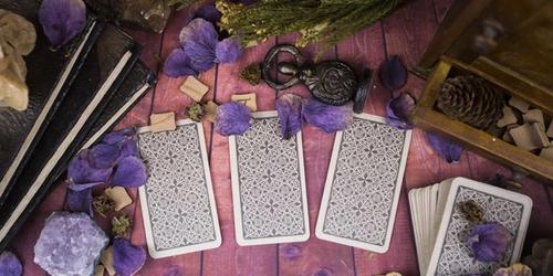 How Crystals and Tarot Cards Work Together