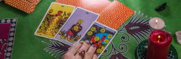 Oracle Cards vs Tarot: Key Differences